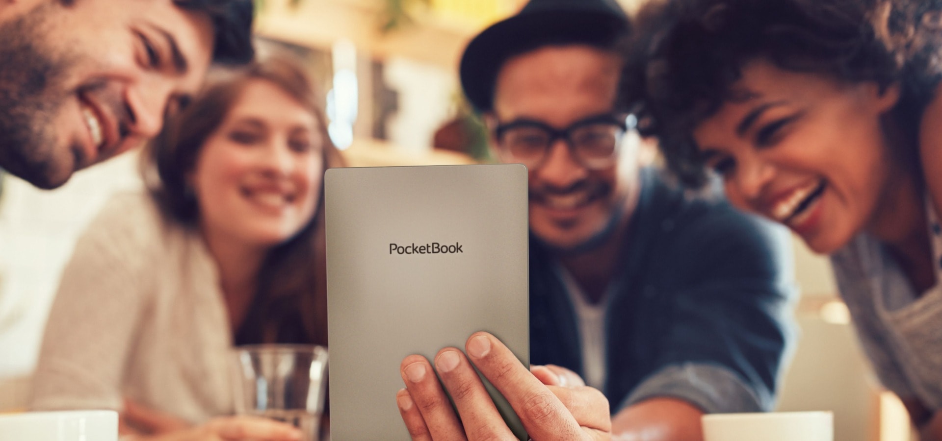PocketBook Color a PocketBook Touch Lux 5 – dve dlho očakávané čítačky e-kníh sa začínajú predávať